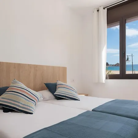 Lets Holidays Wake Up By The Sea In Victoria 1