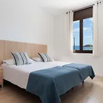 Lets Holidays Wake Up By The Sea In Victoria 1