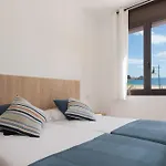 Lets Holidays Wake Up By The Sea In Victoria 1